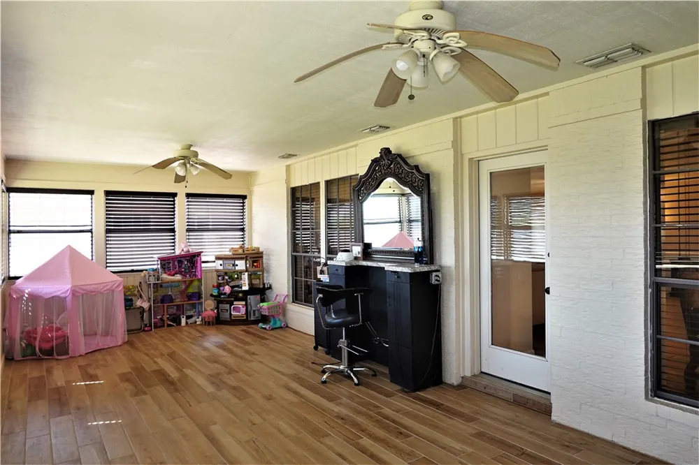 134 Saint Anthony Drive Sinton, TX 78387