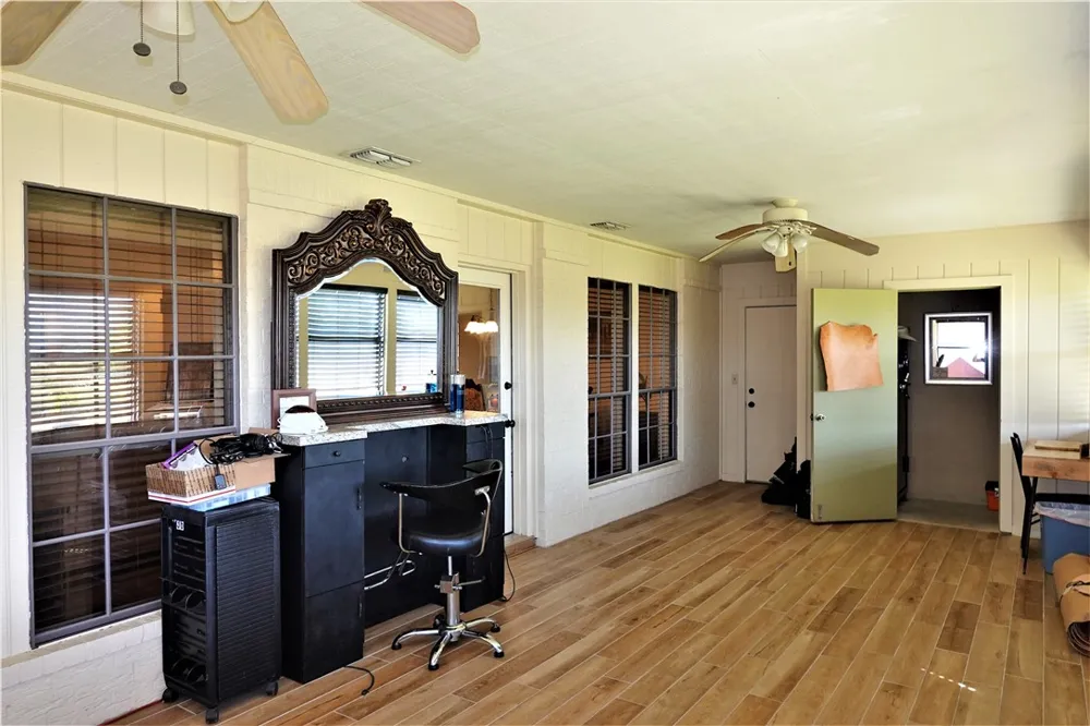 134 Saint Anthony Drive Sinton, TX 78387