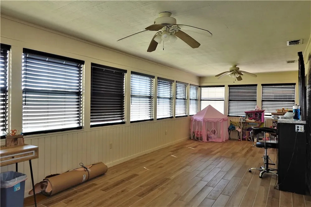134 Saint Anthony Drive Sinton, TX 78387