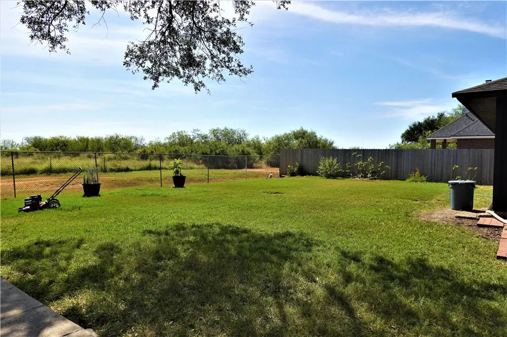 134 Saint Anthony Drive Sinton, TX 78387
