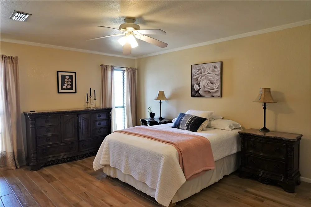 134 Saint Anthony Drive Sinton, TX 78387