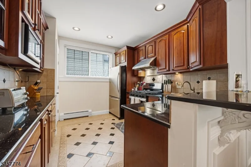 84 Vanderburgh Ave Rutherford, NJ 07070