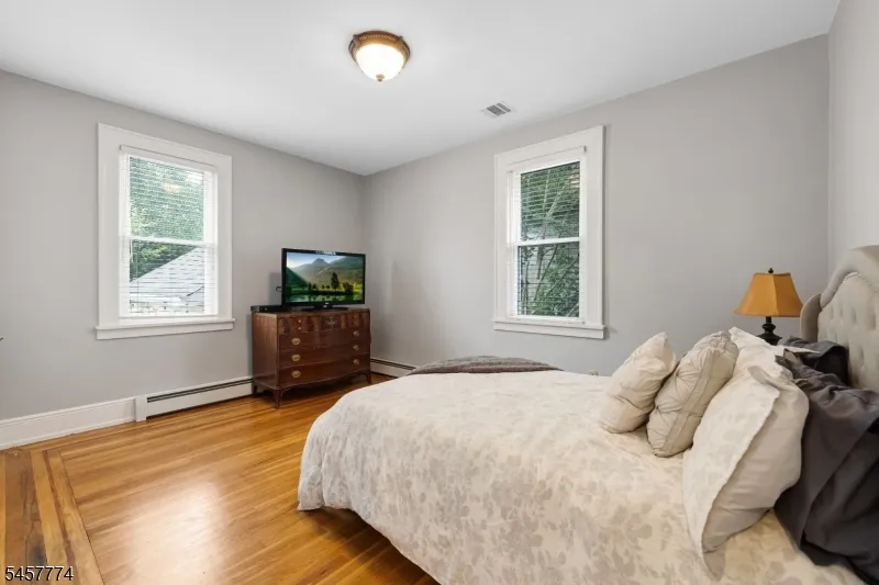84 Vanderburgh Ave Rutherford, NJ 07070