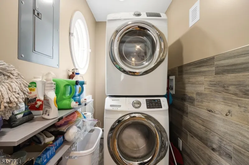 84 Vanderburgh Ave Rutherford, NJ 07070