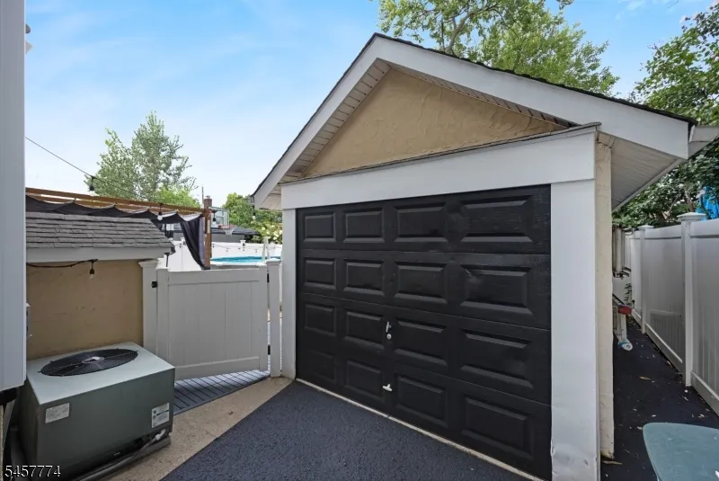 84 Vanderburgh Ave Rutherford, NJ 07070