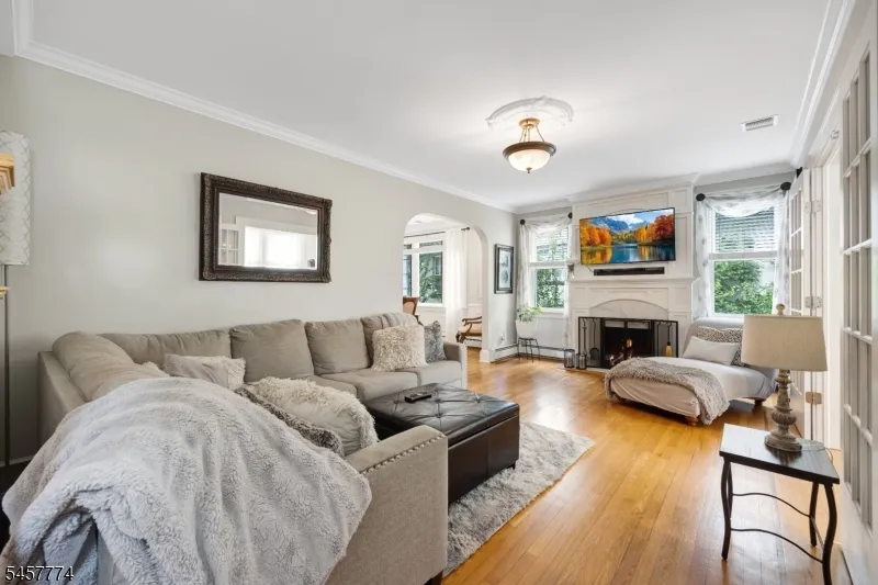84 Vanderburgh Ave Rutherford, NJ 07070
