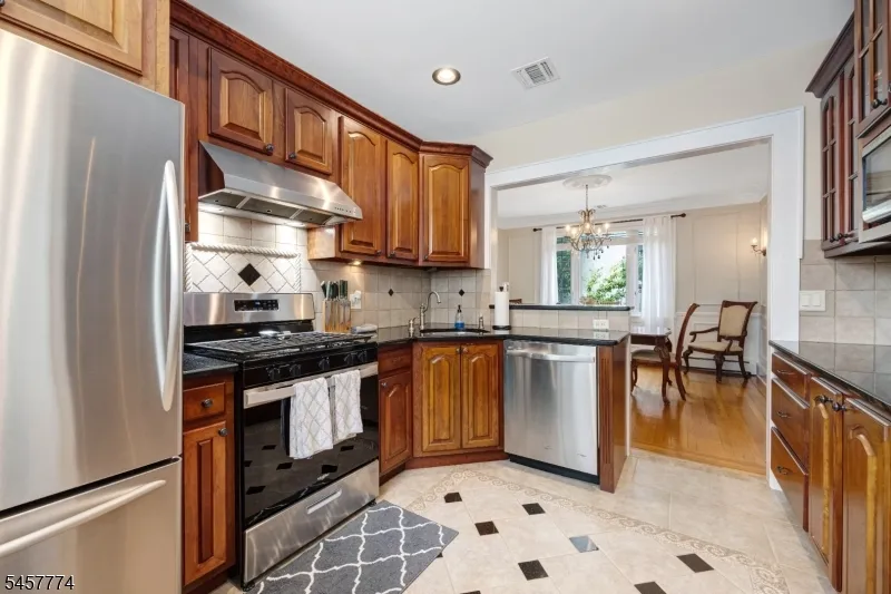 84 Vanderburgh Ave Rutherford, NJ 07070