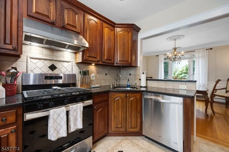 84 Vanderburgh Ave Rutherford, NJ 07070