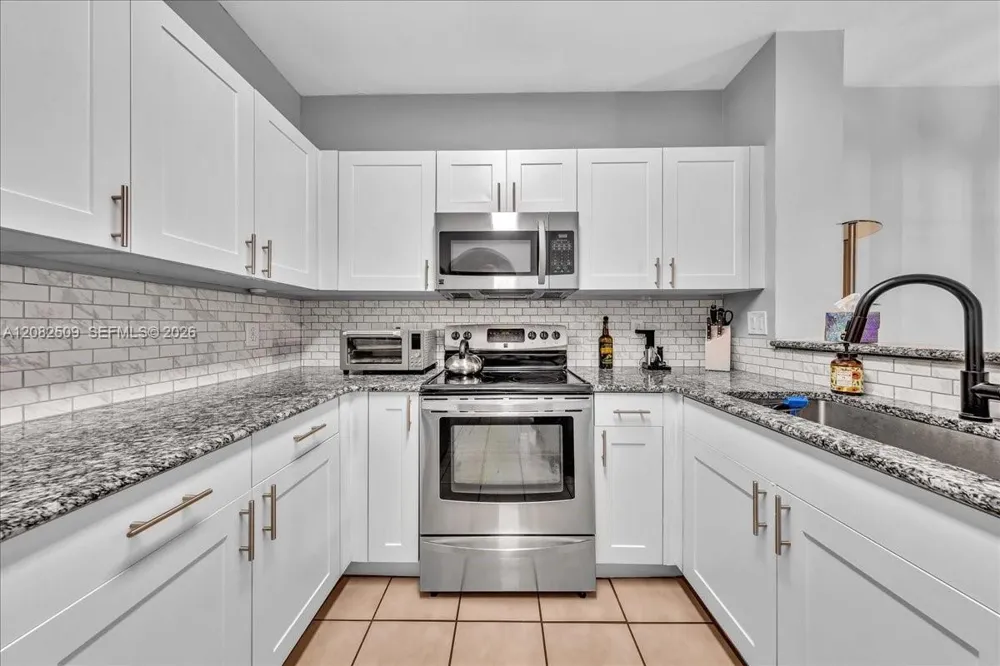 12152 SW 4th St Pembroke Pines, FL 33025