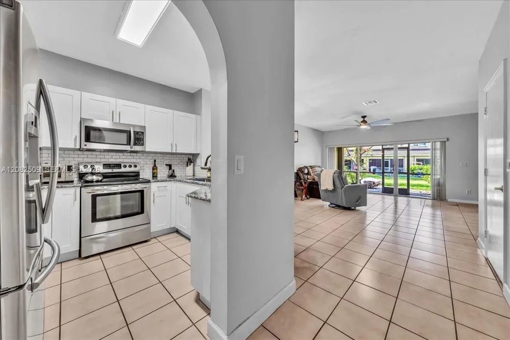 12152 SW 4th St Pembroke Pines, FL 33025
