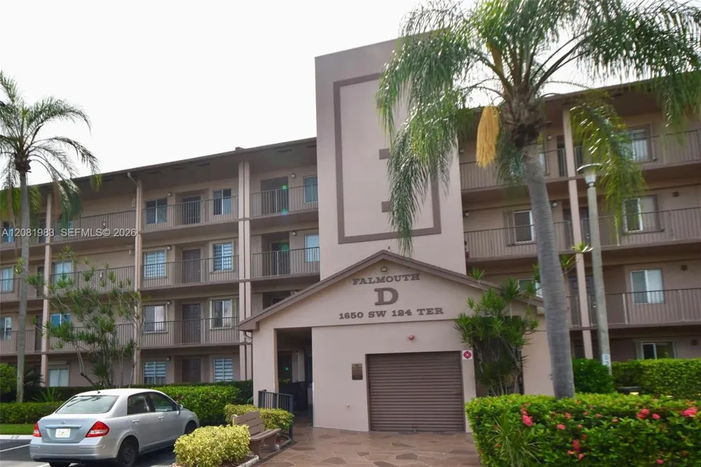 1650 SW 124th Ter #102D Pembroke Pines, FL 33027