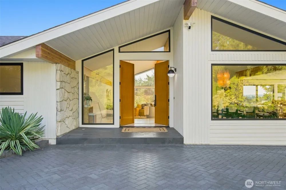 9127 NE 36th Street Yarrow Point, WA 98004