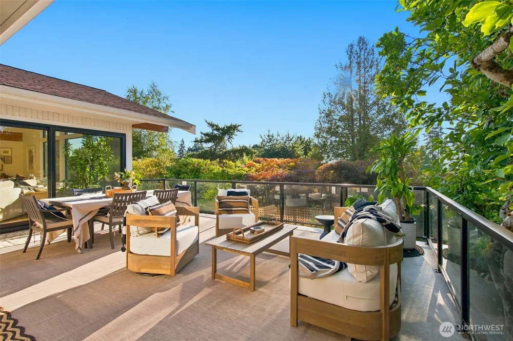 9127 NE 36th Street Yarrow Point, WA 98004