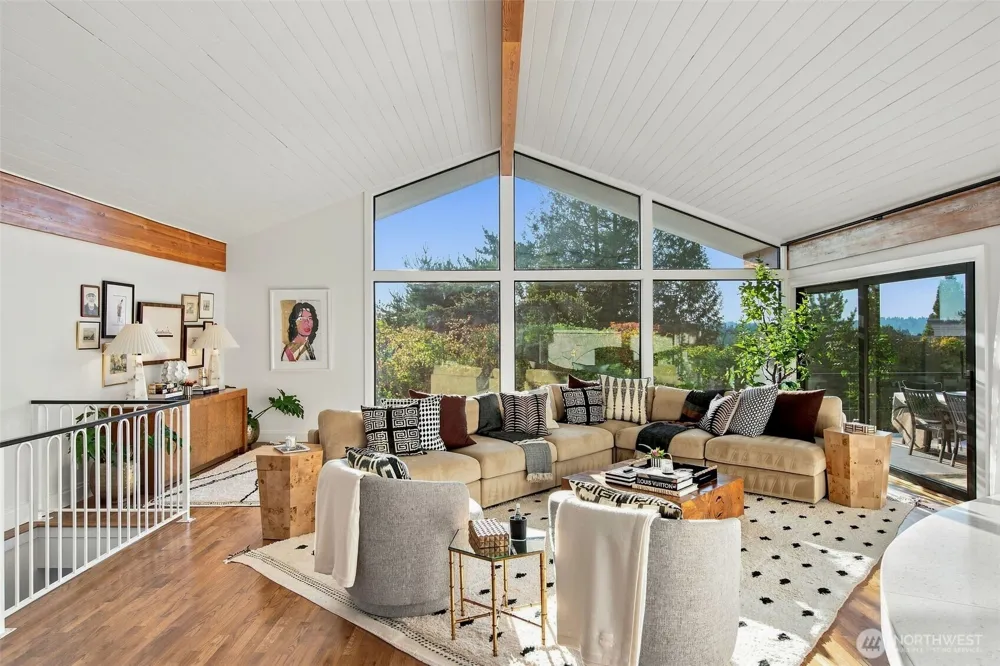 9127 NE 36th Street Yarrow Point, WA 98004