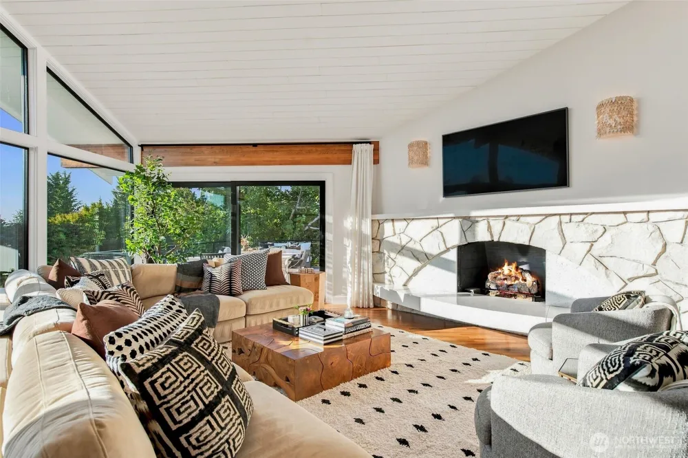 9127 NE 36th Street Yarrow Point, WA 98004