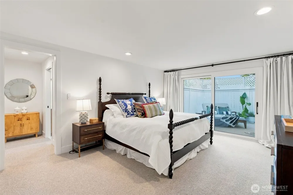 9127 NE 36th Street Yarrow Point, WA 98004