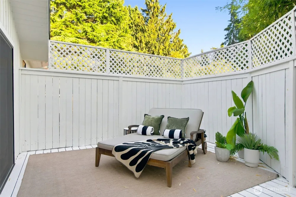 9127 NE 36th Street Yarrow Point, WA 98004