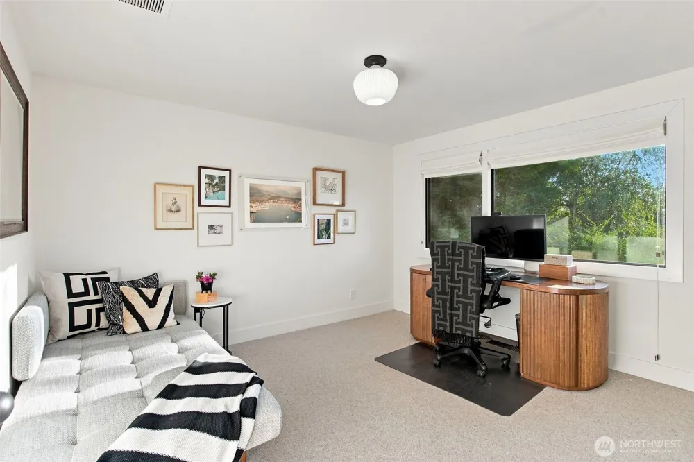 9127 NE 36th Street Yarrow Point, WA 98004