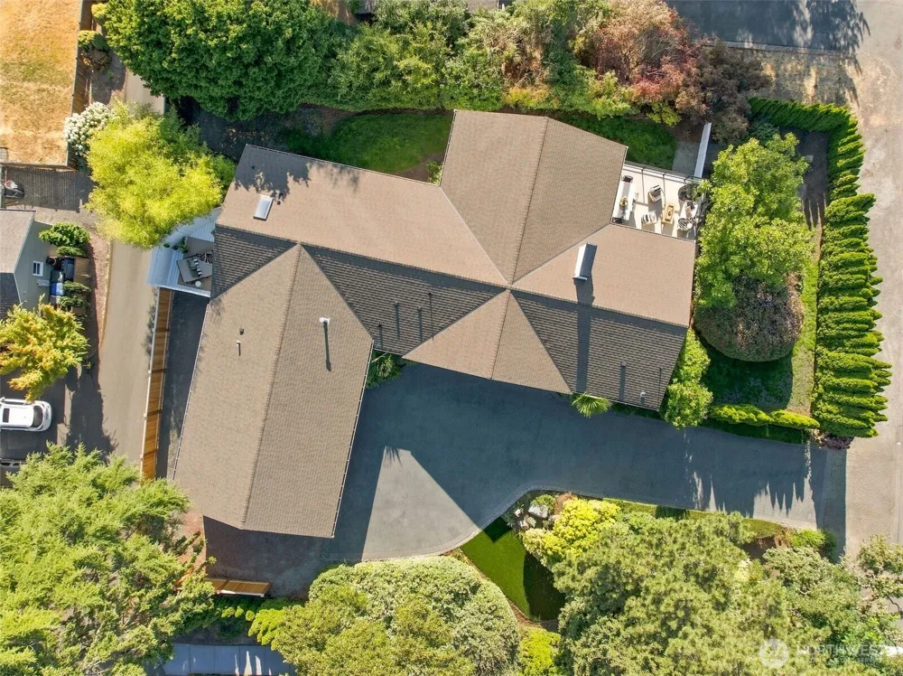 9127 NE 36th Street Yarrow Point, WA 98004