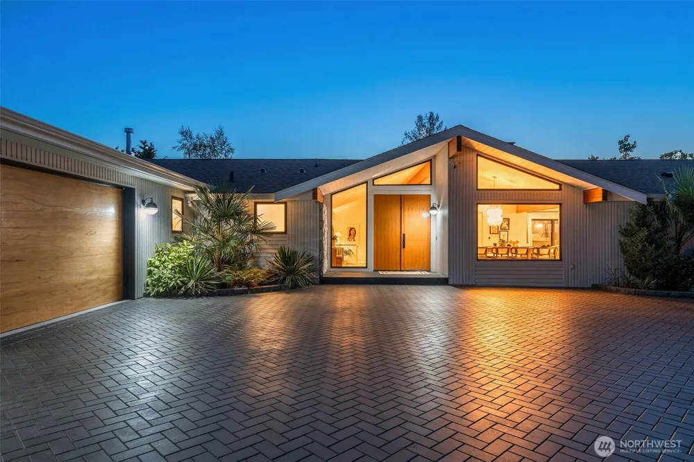 9127 NE 36th Street Yarrow Point, WA 98004