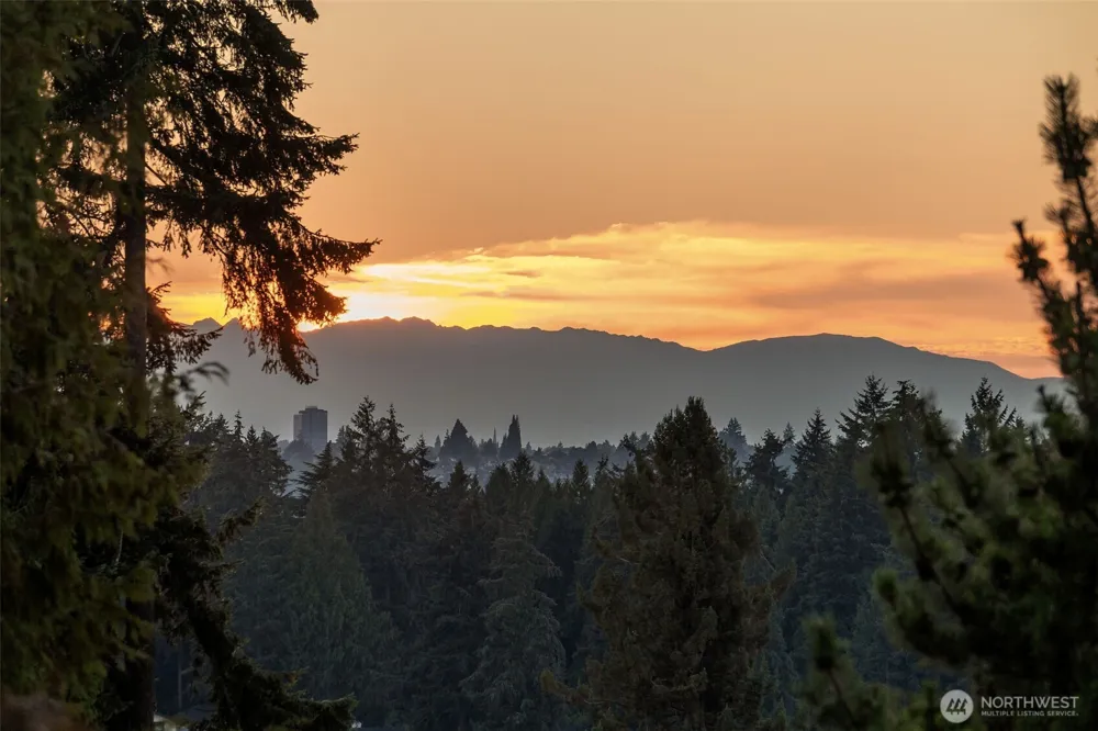 9127 NE 36th Street Yarrow Point, WA 98004