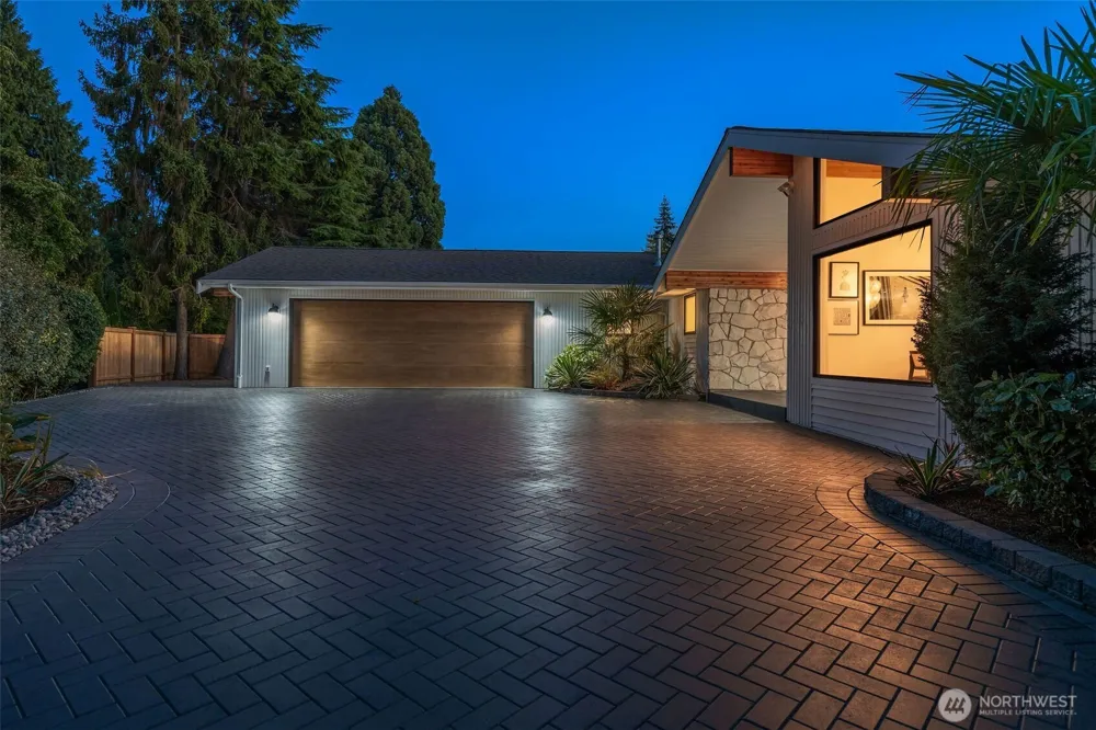 9127 NE 36th Street Yarrow Point, WA 98004
