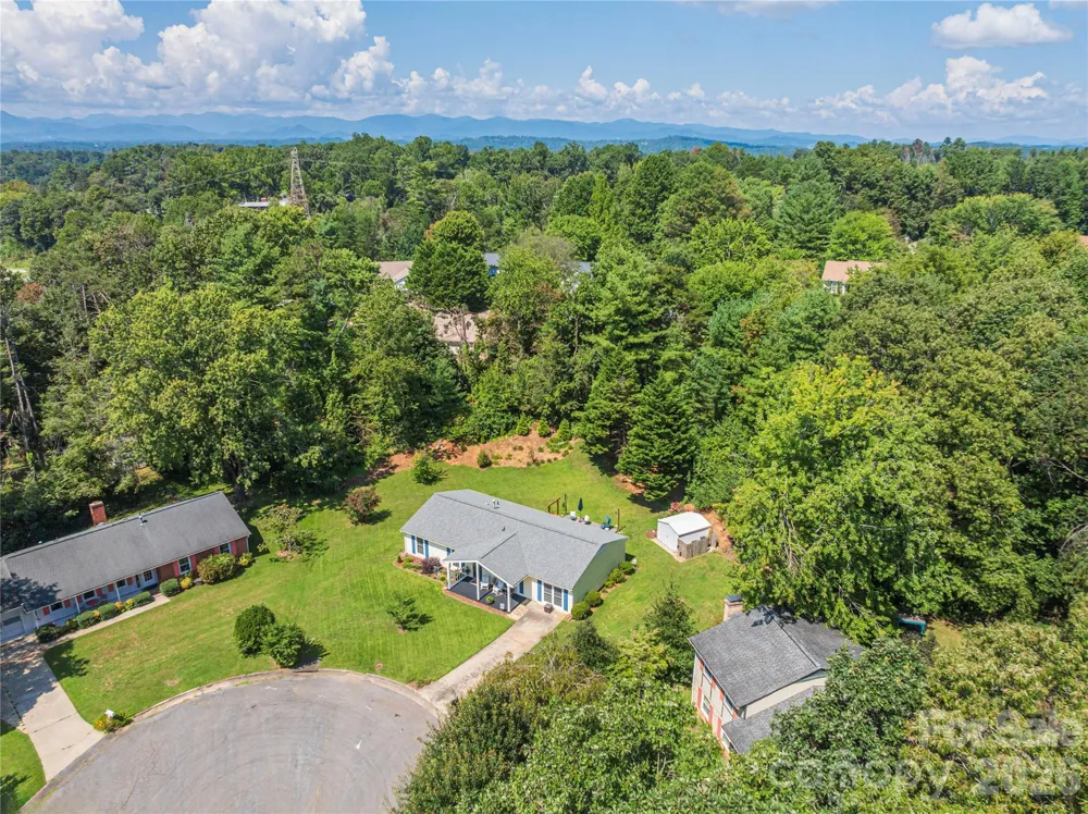 11 Crandon Court Asheville, NC 28804