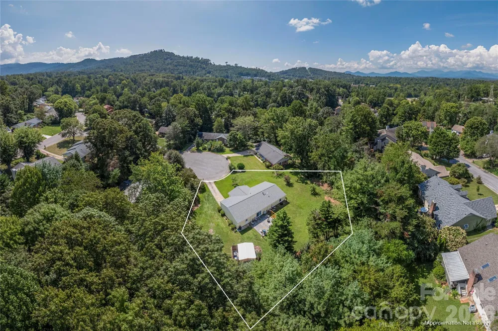 11 Crandon Court Asheville, NC 28804