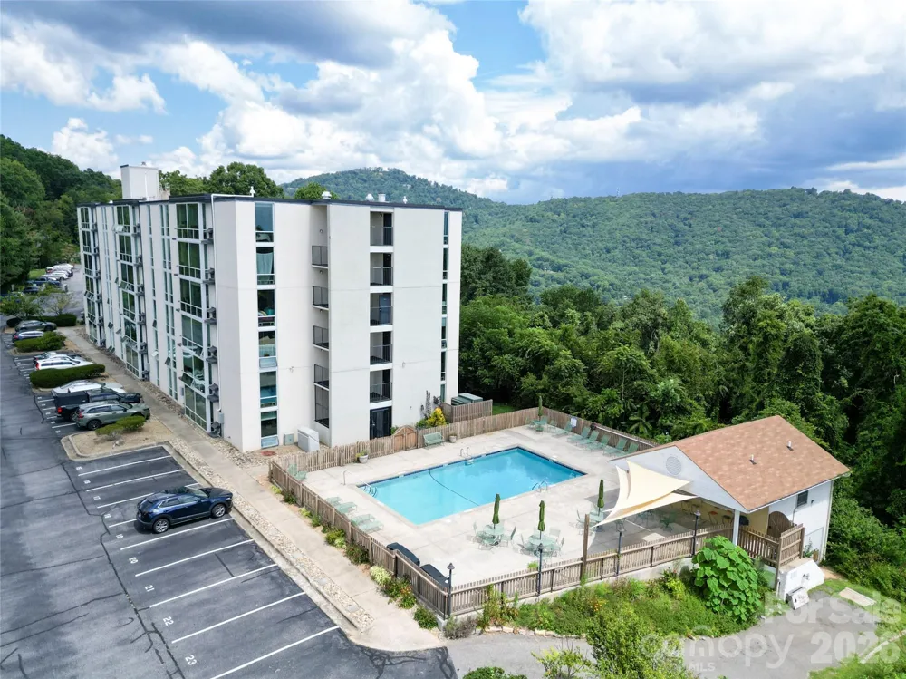 647 Town Mountain Road #211 Asheville, NC 28804