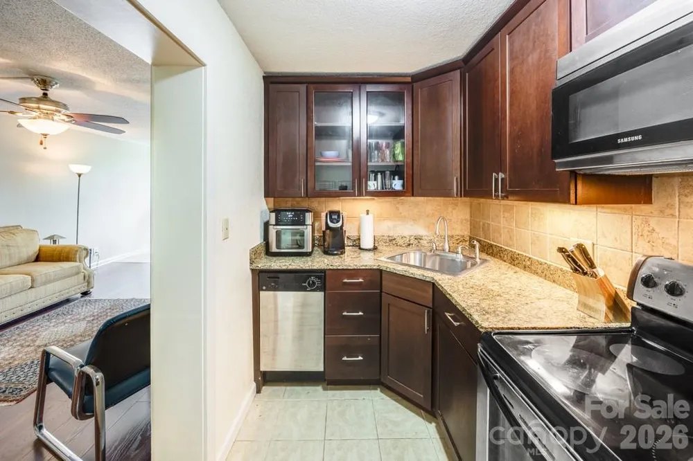 647 Town Mountain Road #211 Asheville, NC 28804