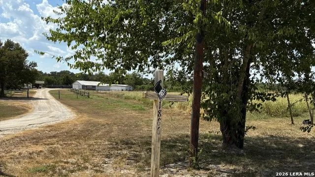 1886 E US Highway 90 Seguin, TX 78155