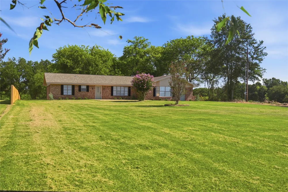 1329 County Road 3357 Saltillo, TX 75478
