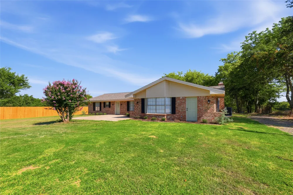 1329 County Road 3357 Saltillo, TX 75478