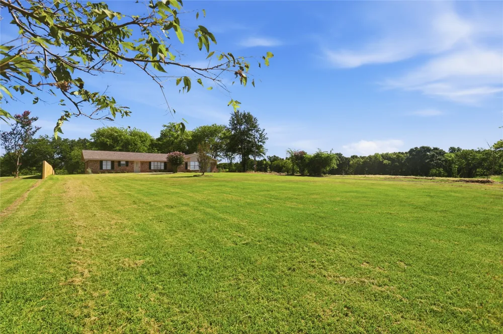 1329 County Road 3357 Saltillo, TX 75478