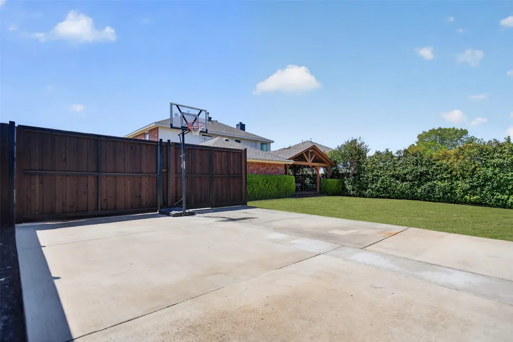 205 Thomas Drive Murphy, TX 75094