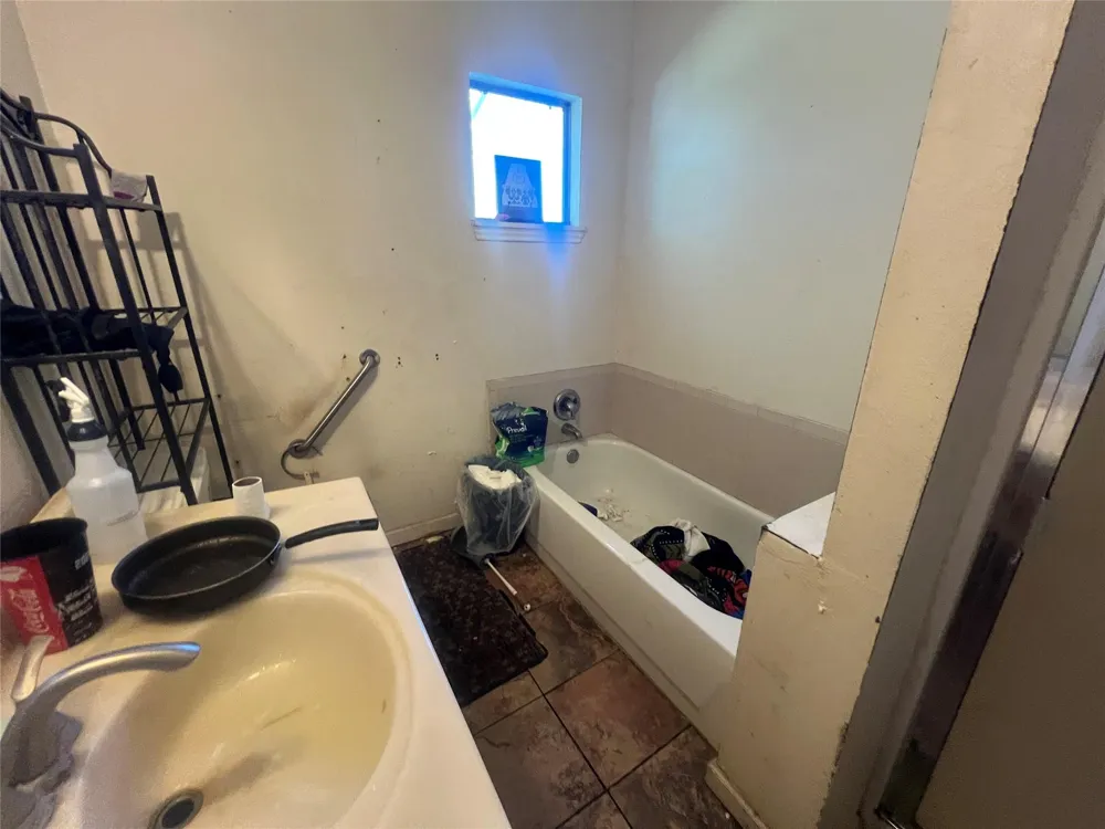 7612 E Magnolia Street Houston, TX 77012
