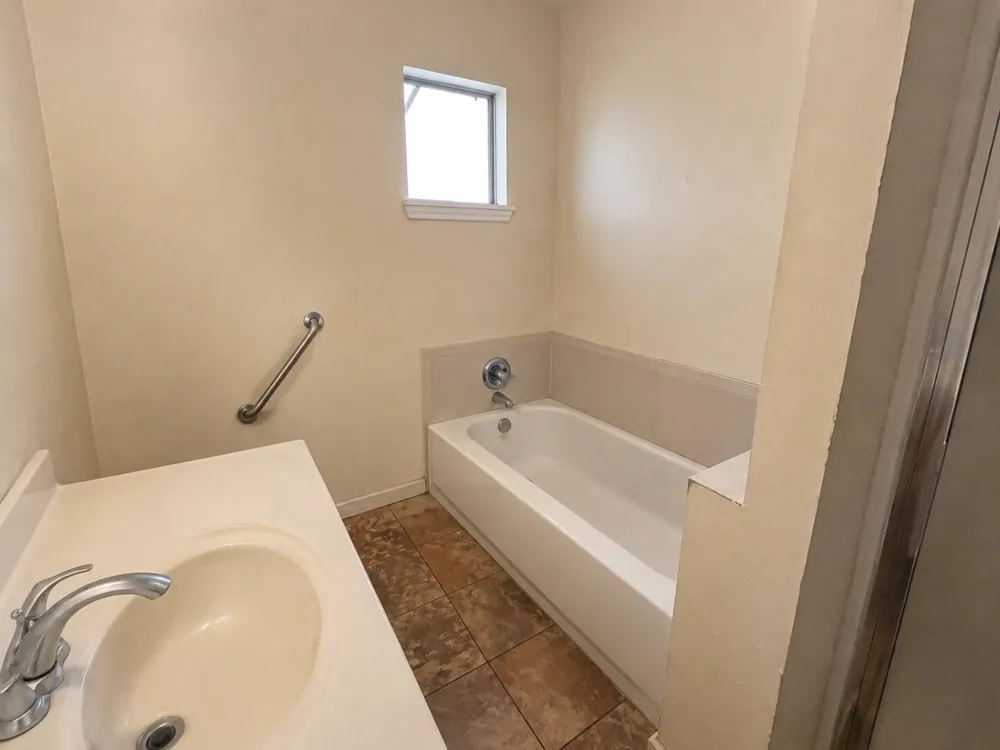 7612 E Magnolia Street Houston, TX 77012