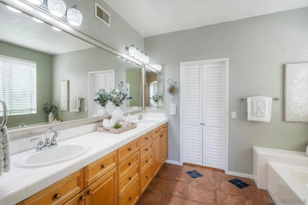 1469 TURQUOISE DRIVE Carlsbad, CA 92011