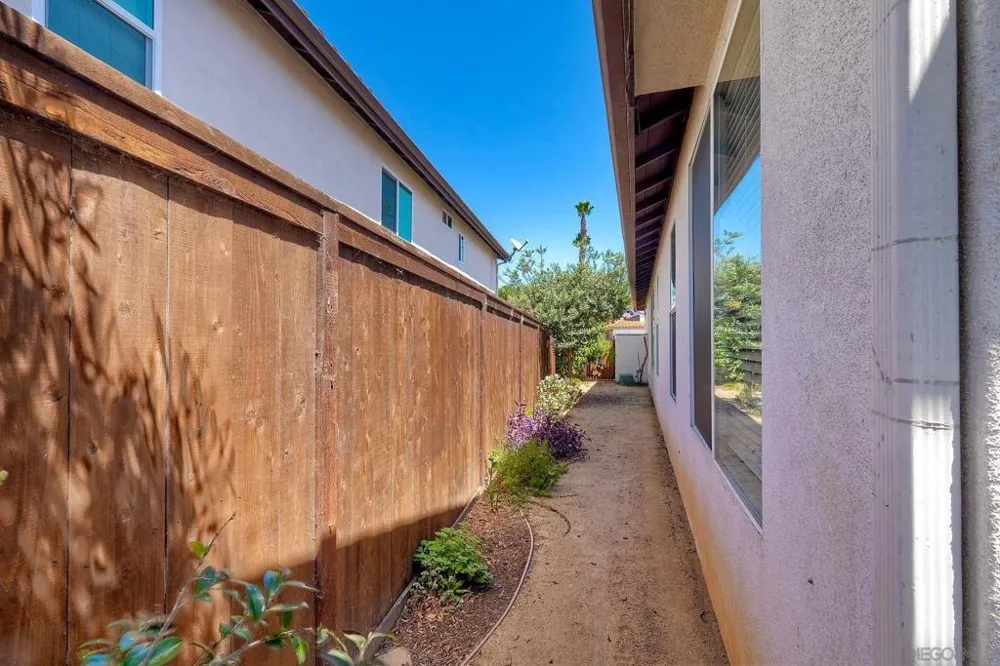 1469 TURQUOISE DRIVE Carlsbad, CA 92011