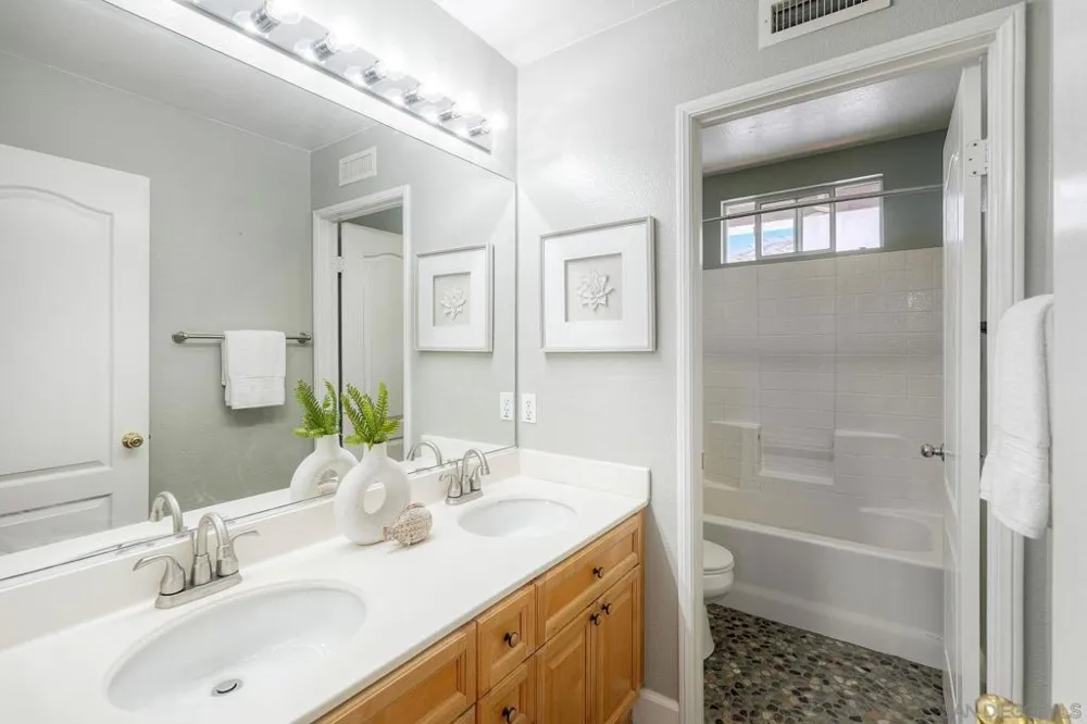 1469 TURQUOISE DRIVE Carlsbad, CA 92011