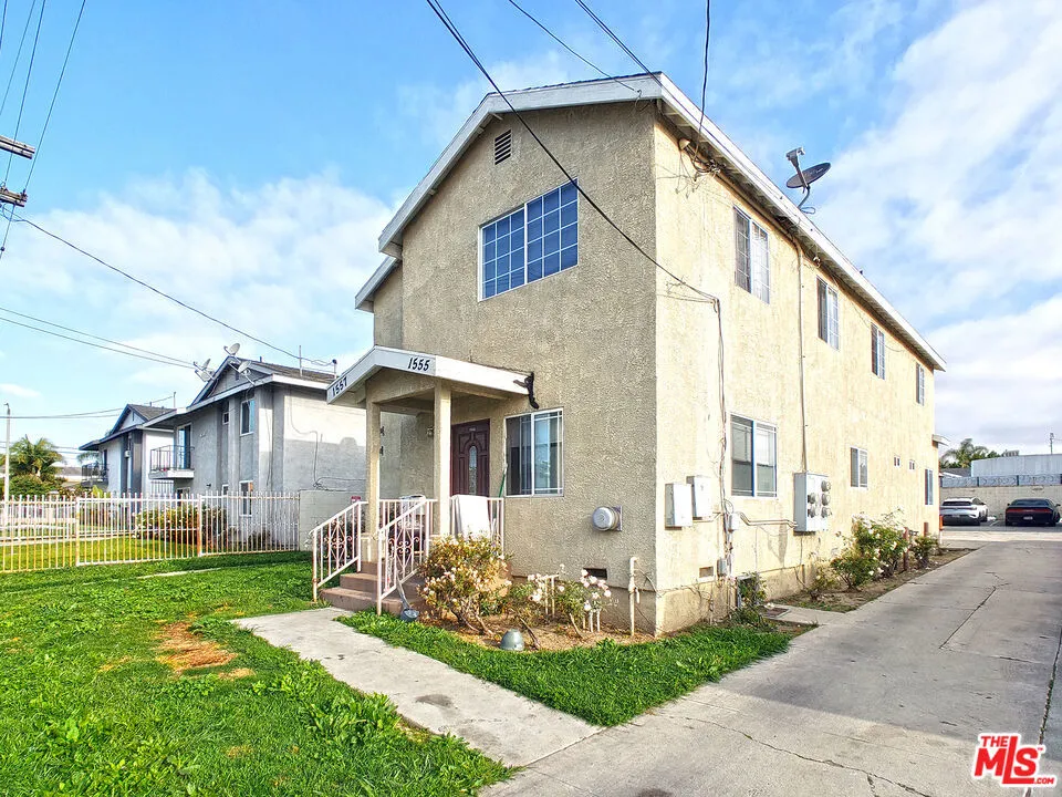 1555 204th Street #1555 Torrance, CA 90501