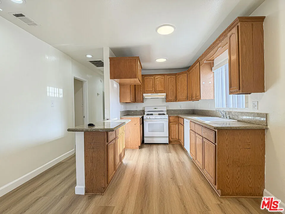 1555 204th Street #1555 Torrance, CA 90501