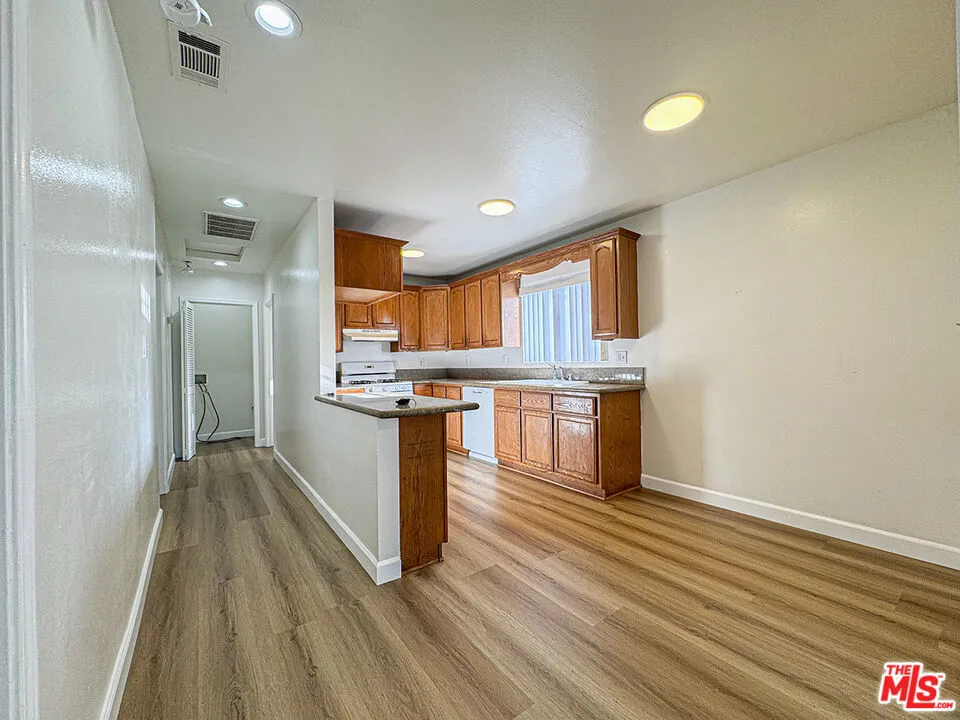 1555 204th Street #1555 Torrance, CA 90501