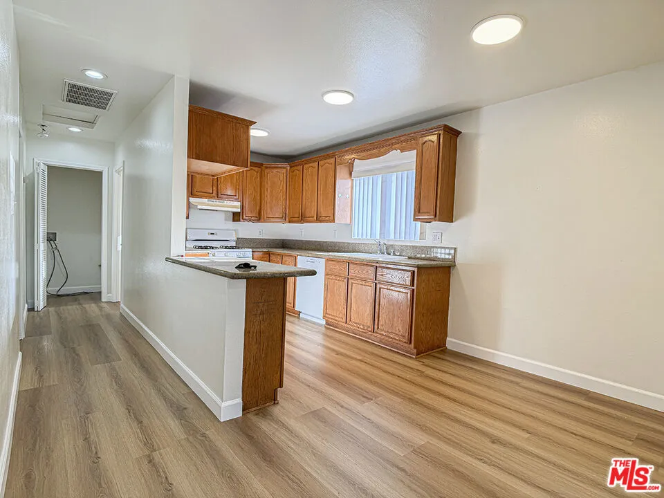 1555 204th Street #1555 Torrance, CA 90501
