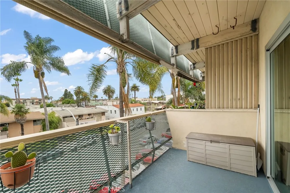 528 Cedar #3A Long Beach, CA 90802