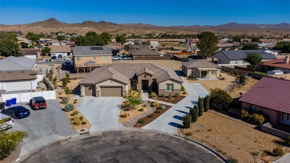 14803 Aberdeen Lane Helendale, CA 92342