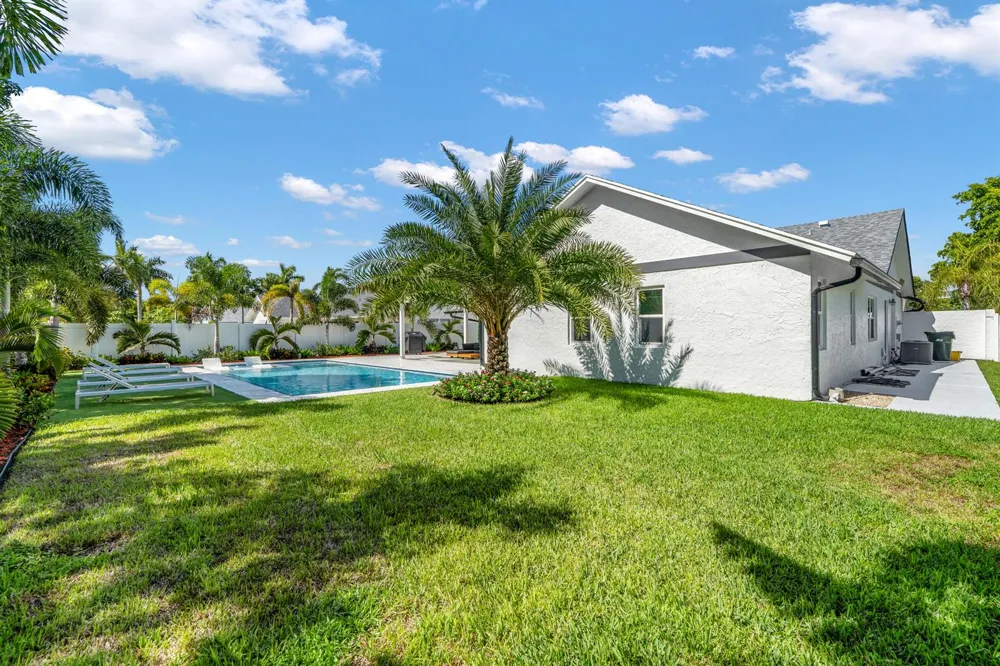 3005 DUNLIN ROAD Delray Beach, FL 33444