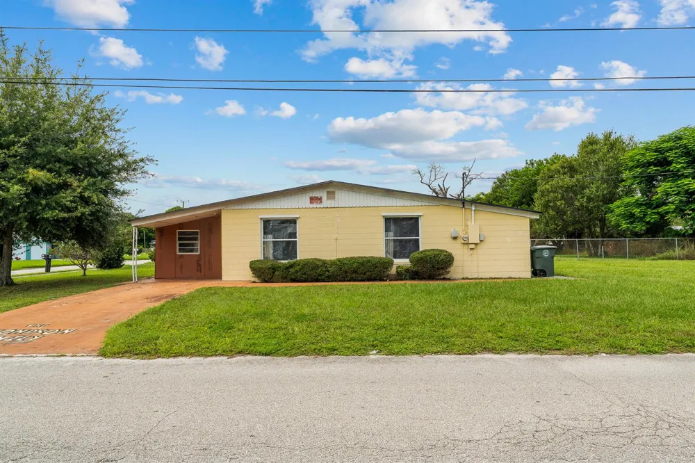 2102 AVENUE P Fort Pierce, FL 34950