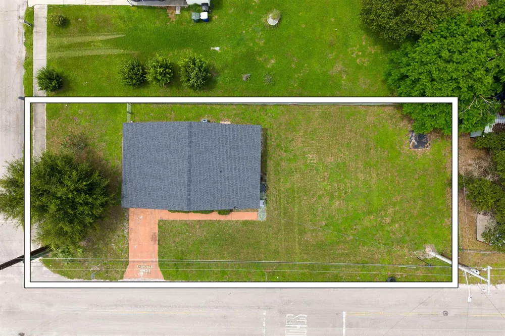2102 AVENUE P Fort Pierce, FL 34950