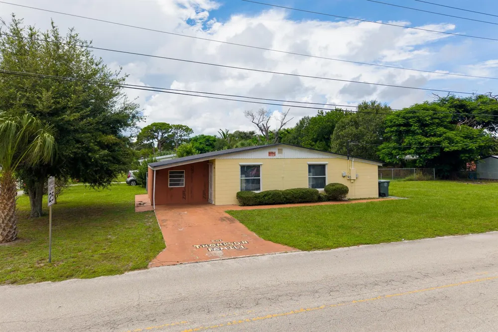 2102 AVENUE P Fort Pierce, FL 34950